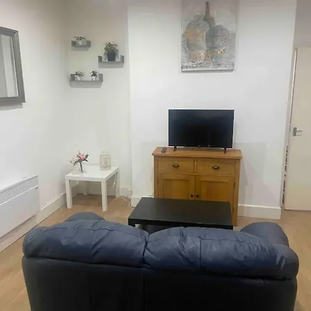 *cosy 1 Bedroom Nxt To Roundhay And Centre *