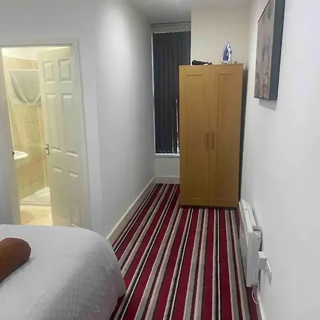 *cosy 1 Bedroom Nxt To Roundhay And Centre * * Лидс