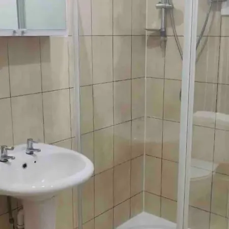 *cosy 1 Bedroom Nxt To Roundhay And Centre * Апартаменты *